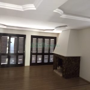 Casa com 200m², 3 dormitórios, 1 vaga, no bairro Pio X em Caxias do Sul para Comprar