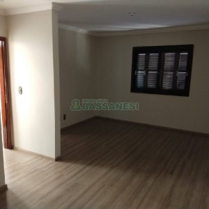 Casa com 200m², 3 dormitórios, 1 vaga, no bairro Pio X em Caxias do Sul para Comprar