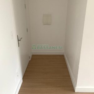 Apartamento com 69m², 2 dormitórios, 2 vagas, no bairro Lourdes em Caxias do Sul para Comprar