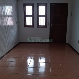 Casa com 70m², 2 dormitórios, 2 vagas, no bairro Cidade Nova em Caxias do Sul para Comprar