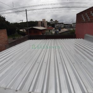 Casa com 70m², 2 dormitórios, 2 vagas, no bairro Cidade Nova em Caxias do Sul para Comprar