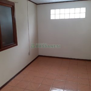 Casa com 70m², 2 dormitórios, 2 vagas, no bairro Cidade Nova em Caxias do Sul para Comprar
