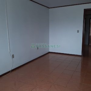 Casa com 70m², 2 dormitórios, 2 vagas, no bairro Cidade Nova em Caxias do Sul para Comprar
