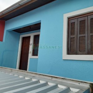 Casa com 70m², 2 dormitórios, 2 vagas, no bairro Cidade Nova em Caxias do Sul para Comprar