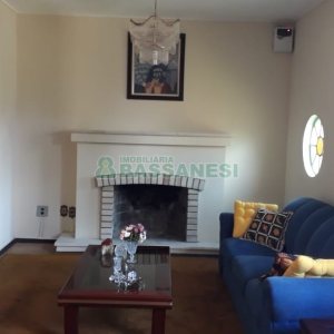 Casa com 200m², 3 dormitórios, 1 vaga, no bairro Sagrada Família em Caxias do Sul para Comprar