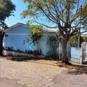 Casa com 75m², 4 dormitórios, 3 vagas, no bairro Santa Catarina em Caxias do Sul para Comprar
