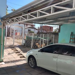 Casa com 75m², 4 dormitórios, 3 vagas, no bairro Santa Catarina em Caxias do Sul para Comprar