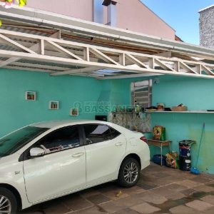 Casa com 75m², 4 dormitórios, 3 vagas, no bairro Santa Catarina em Caxias do Sul para Comprar