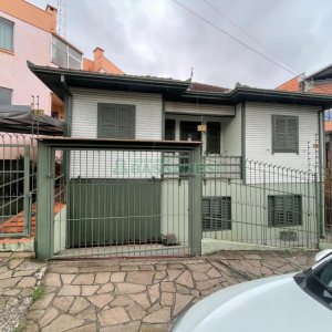 Casa com 200m², 5 dormitórios, 2 vagas, no bairro Rio Branco em Caxias do Sul para Comprar