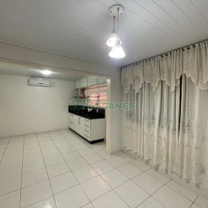 Casa com 200m², 5 dormitórios, 2 vagas, no bairro Rio Branco em Caxias do Sul para Comprar