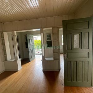 Casa com 200m², 5 dormitórios, 2 vagas, no bairro Rio Branco em Caxias do Sul para Comprar