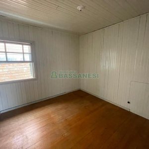 Casa com 200m², 5 dormitórios, 2 vagas, no bairro Rio Branco em Caxias do Sul para Comprar