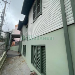 Casa com 200m², 5 dormitórios, 2 vagas, no bairro Rio Branco em Caxias do Sul para Comprar