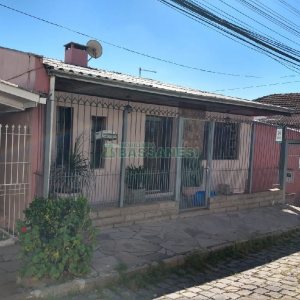 Casa com 209m², 4 dormitórios, 3 vagas, no bairro Marechal Floriano em Caxias do Sul para Comprar