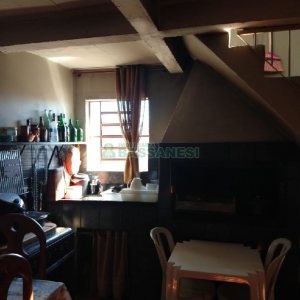 Casa com 209m², 4 dormitórios, 3 vagas, no bairro Marechal Floriano em Caxias do Sul para Comprar