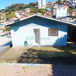 Casa com 113m², 3 dormitórios, 2 vagas, no bairro Planalto em Caxias do Sul para Comprar