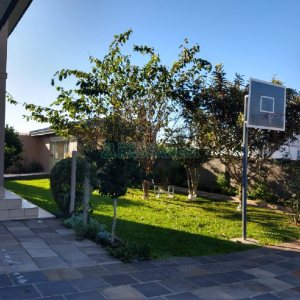 Casa com 338m², 3 dormitórios, 2 vagas, no bairro Arco Baleno em Caxias do Sul para Comprar