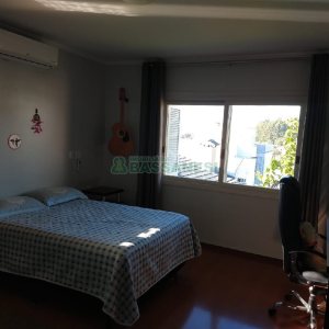 Casa com 338m², 3 dormitórios, 2 vagas, no bairro Arco Baleno em Caxias do Sul para Comprar