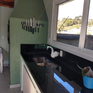 Casa com 338m², 3 dormitórios, 2 vagas, no bairro Arco Baleno em Caxias do Sul para Comprar