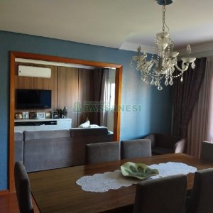 Casa com 338m², 3 dormitórios, 2 vagas, no bairro Arco Baleno em Caxias do Sul para Comprar