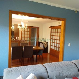 Casa com 338m², 3 dormitórios, 2 vagas, no bairro Arco Baleno em Caxias do Sul para Comprar