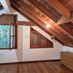 Casa com 195m², 3 dormitórios, 2 vagas, no bairro Galópolis em Caxias do Sul para Comprar