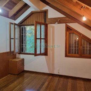 Casa com 195m², 3 dormitórios, 2 vagas, no bairro Galópolis em Caxias do Sul para Comprar