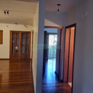 Casa com 195m², 3 dormitórios, 2 vagas, no bairro Galópolis em Caxias do Sul para Comprar