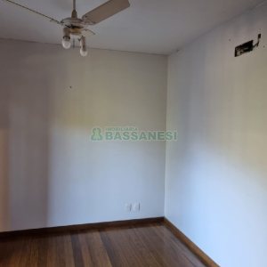 Casa com 195m², 3 dormitórios, 2 vagas, no bairro Galópolis em Caxias do Sul para Comprar