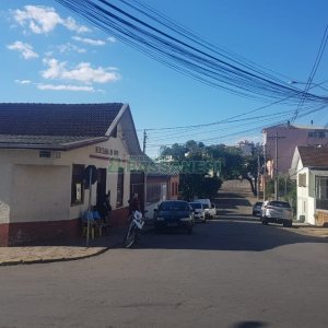 Casa Comercial, no bairro Medianeira em Caxias do Sul para Comprar