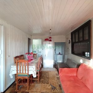 Casa com 99m², 2 dormitórios, 2 vagas, no bairro Cidade Nova em Caxias do Sul para Comprar