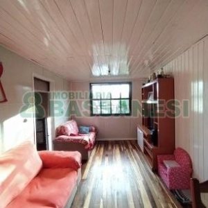 Casa com 99m², 2 dormitórios, 2 vagas, no bairro Cidade Nova em Caxias do Sul para Comprar