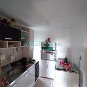 Casa com 99m², 2 dormitórios, 2 vagas, no bairro Cidade Nova em Caxias do Sul para Comprar