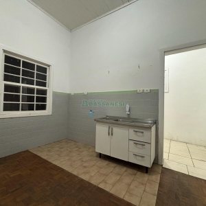 Casa com 80m², 2 dormitórios, no bairro Centro em Caxias do Sul para Alugar