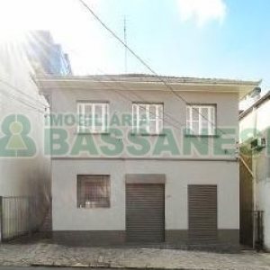 Casa com 80m², 2 dormitórios, no bairro Centro em Caxias do Sul para Alugar