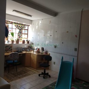 Casa com 246m², 6 dormitórios, 4 vagas, no bairro Cruzeiro em Caxias do Sul para Comprar