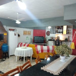 Casa com 246m², 6 dormitórios, 4 vagas, no bairro Cruzeiro em Caxias do Sul para Comprar