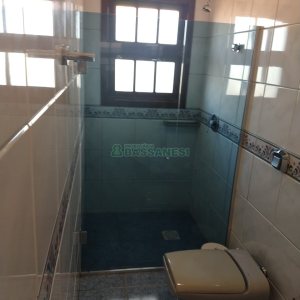 Casa com 246m², 6 dormitórios, 4 vagas, no bairro Cruzeiro em Caxias do Sul para Comprar