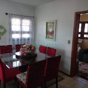 Casa com 246m², 6 dormitórios, 4 vagas, no bairro Cruzeiro em Caxias do Sul para Comprar