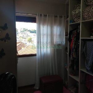 Casa com 246m², 6 dormitórios, 4 vagas, no bairro Cruzeiro em Caxias do Sul para Comprar