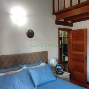 Casa com 246m², 6 dormitórios, 4 vagas, no bairro Cruzeiro em Caxias do Sul para Comprar