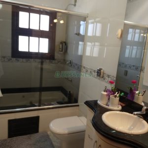 Casa com 246m², 6 dormitórios, 4 vagas, no bairro Cruzeiro em Caxias do Sul para Comprar