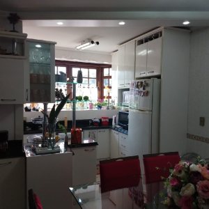 Casa com 246m², 6 dormitórios, 4 vagas, no bairro Cruzeiro em Caxias do Sul para Comprar