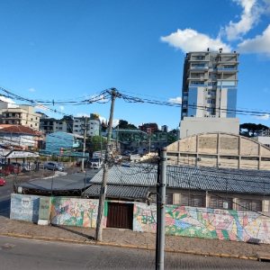 Casa com 246m², 6 dormitórios, 4 vagas, no bairro Cruzeiro em Caxias do Sul para Comprar
