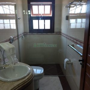 Casa com 246m², 6 dormitórios, 4 vagas, no bairro Cruzeiro em Caxias do Sul para Comprar