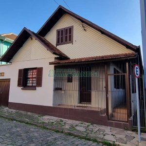 Casa com 100m², 5 dormitórios, no bairro Lourdes em Caxias do Sul para Comprar