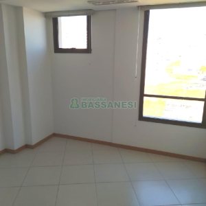 Sala com 455m², 8 vagas, no bairro Sanvitto em Caxias do Sul para Alugar