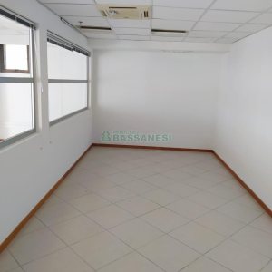 Sala com 455m², 8 vagas, no bairro Sanvitto em Caxias do Sul para Alugar