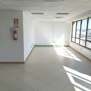 Sala com 455m², 8 vagas, no bairro Sanvitto em Caxias do Sul para Alugar
