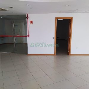 Sala com 455m², 8 vagas, no bairro Sanvitto em Caxias do Sul para Alugar